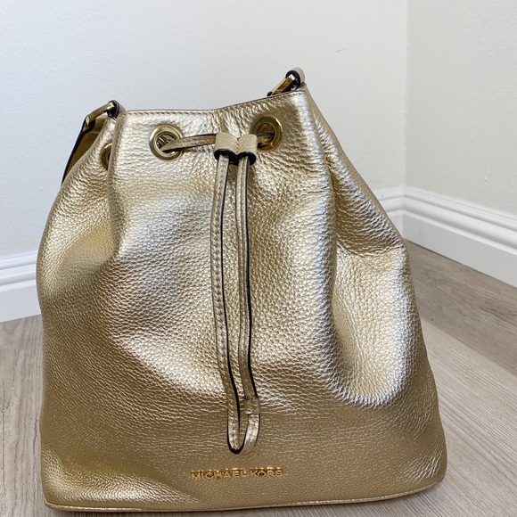 Michael Kors Handbags - RARE Michael Kors gold color bucket crossbody bag